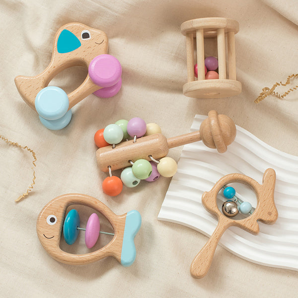 Baby Holzspielzeug-Set – 5-teiliges Rassel-Set aus Holz in Geschenkbox